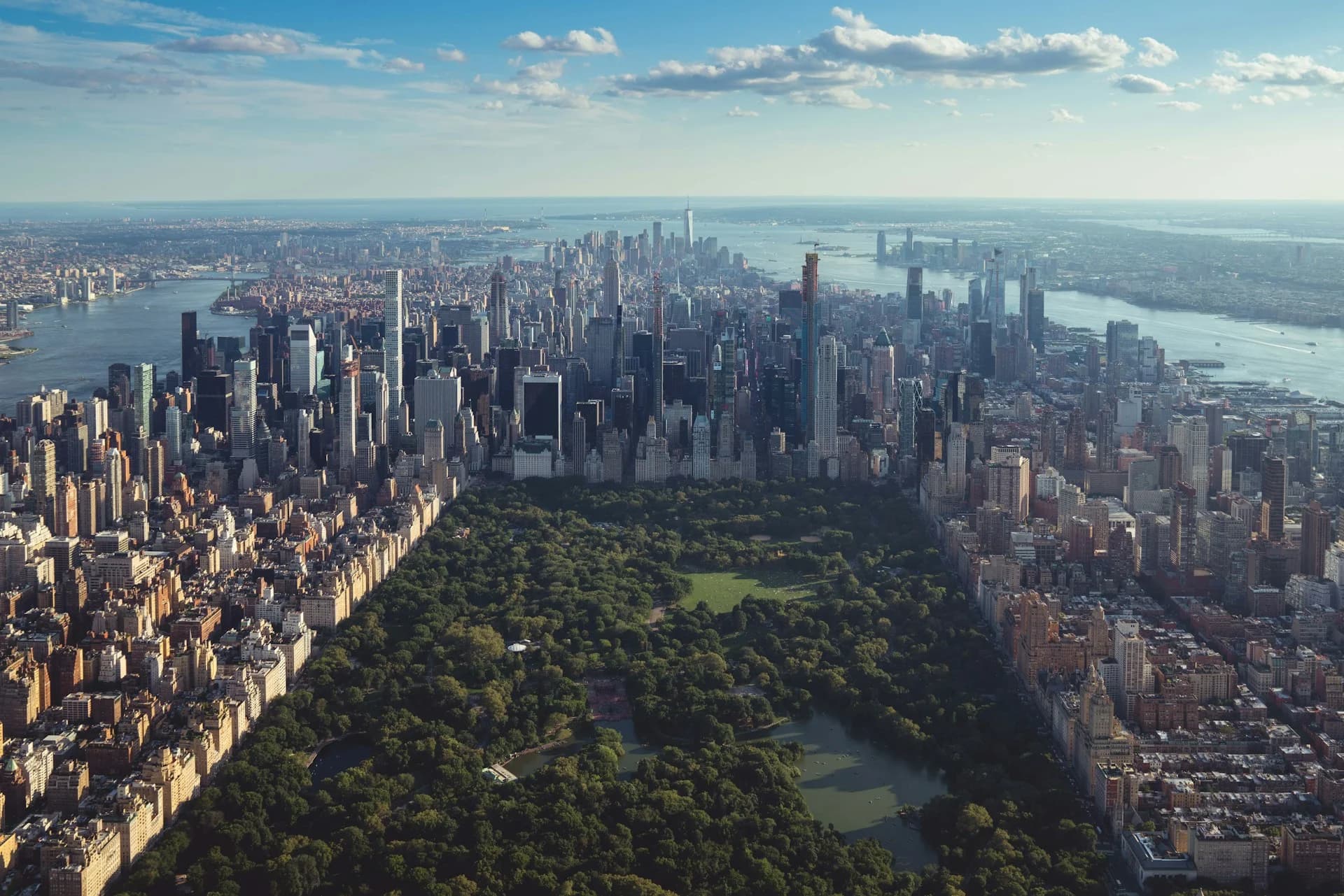 manhattan és felhőkarcolói a central park felől nézve